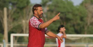 سرمربی تراکتور استفاده از بستگان خود در تیم را تکذیب کرد