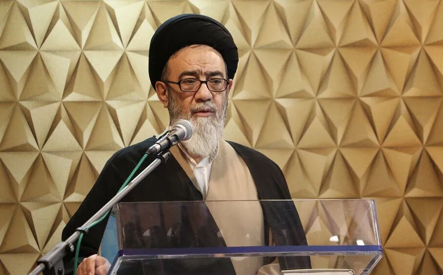 امام جمعه تبریز: تهاجم فرهنگی به اتاق منازل نفوذ کرده است