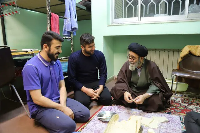 بازدید سرزده امام جمعه تبریز از خوابگاه دانشجویان