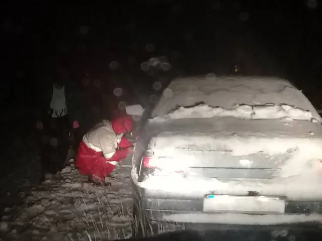 اتوبان تبریز-سهند مسدود شد/در تمامی محورهای آذربایجان شرقی کولاک حاکم است