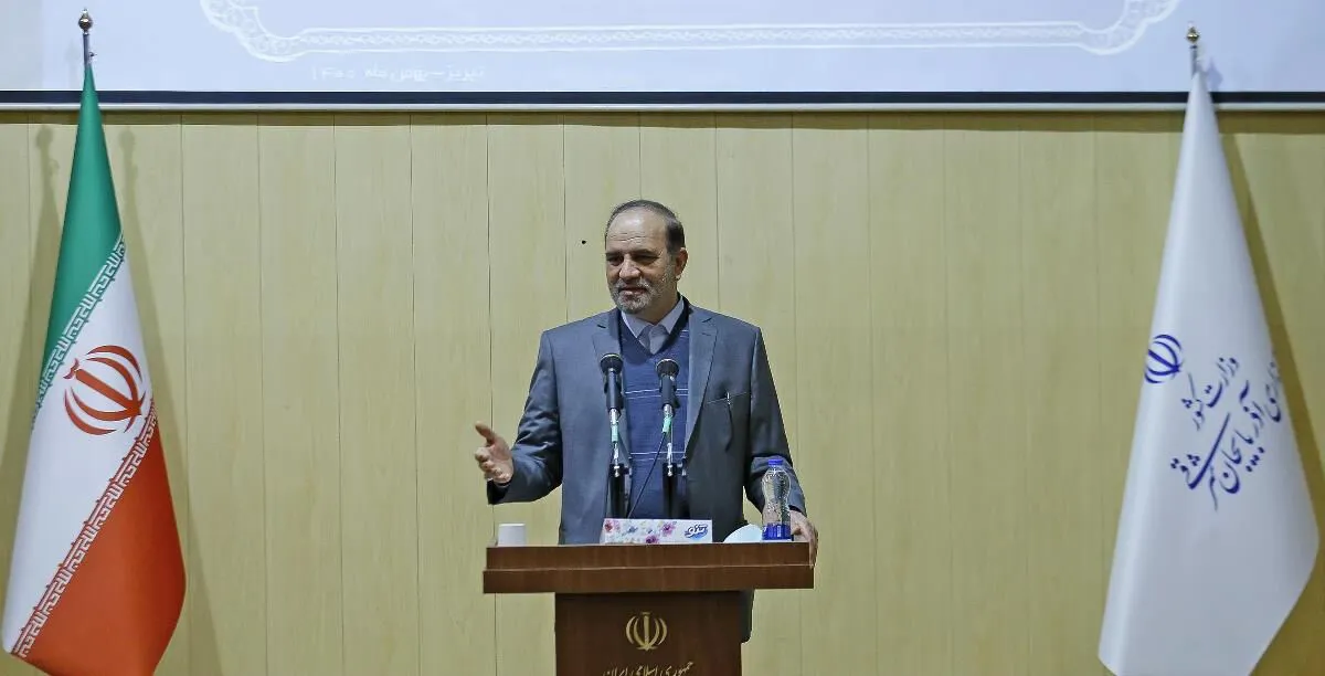 مانع‌تراشی در مسیر تولید و اشتغال خیانت است