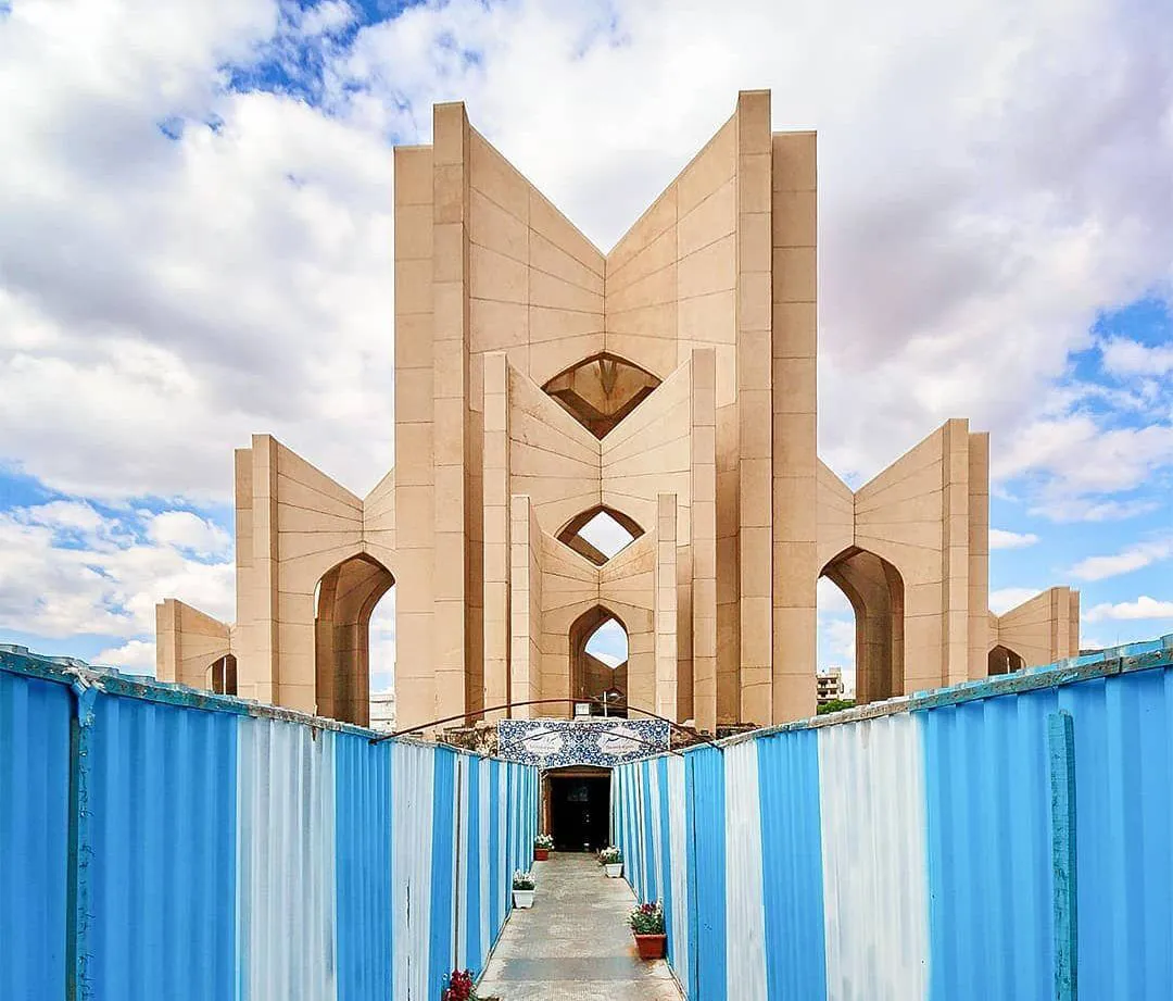 وعده سه ماهه برای تغییر چهره مقبره الشعراء