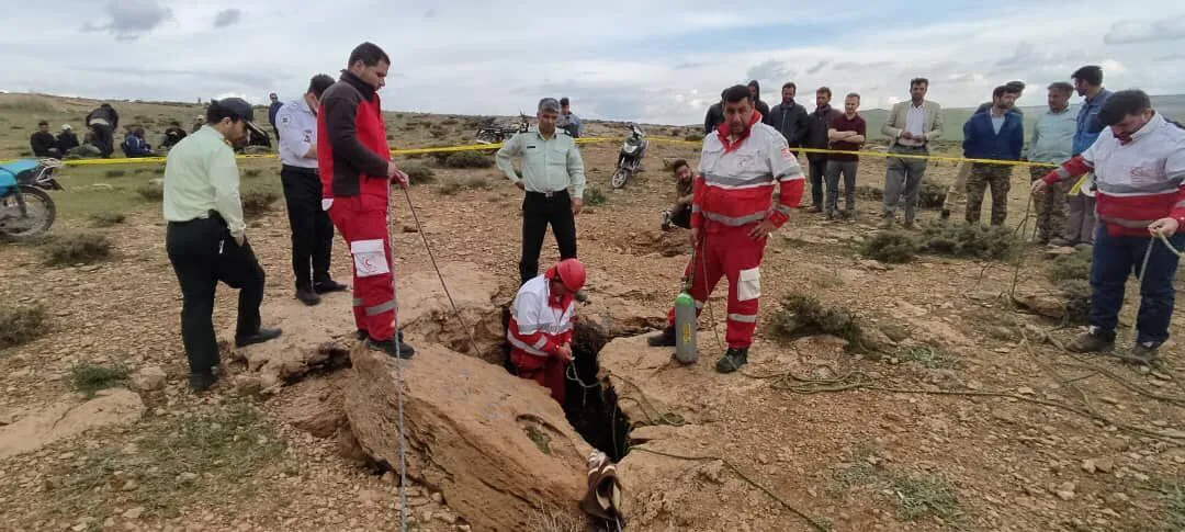 مرد ۳۵ ساله با سقوط به شکاف زمین در هشترود جان باخت