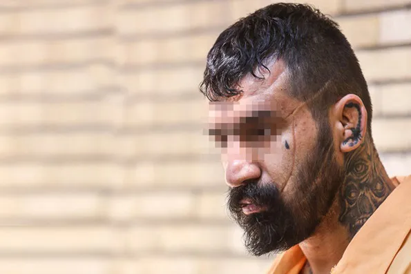 قتل وحید مرادی در زندان و فیلمی از رجزخوانی زندانیان/ آنها موبایل، اینترنت و قمه را از کجا آوردند؟
