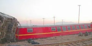 خروج قطار مسافربری مشهد به یزد از ریل/13 فوتی و 50 مصدوم