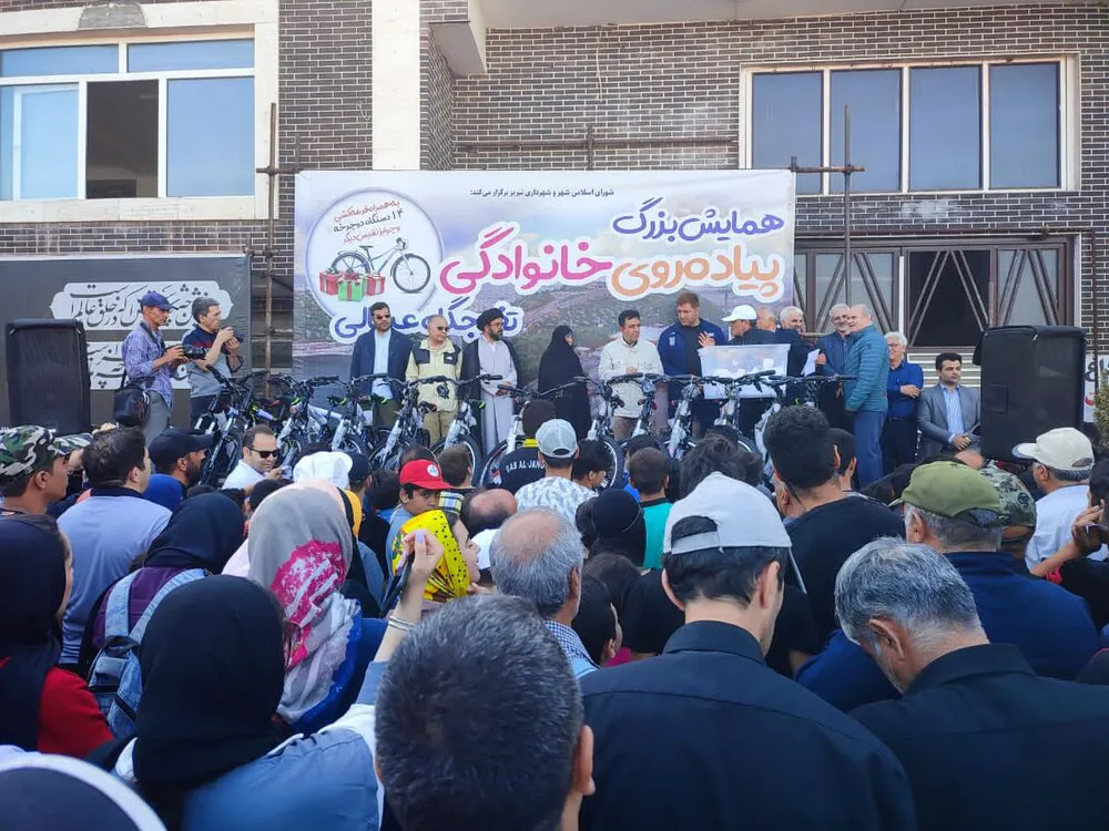 همایش بزرگ پیاده‌روی خانوادگی در تفرجگاه عینالی برگزار شد