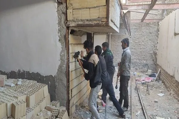 تخریب ساختمان مسکونی غیرمجاز در کوثر شرقی