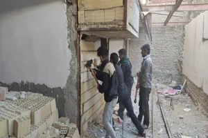 تخریب ساختمان مسکونی غیرمجاز در کوثر شرقی