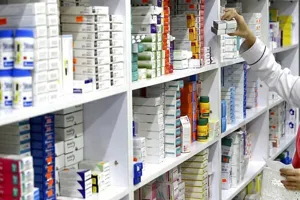 واردات ۵۰ تُن دارو برای تنظیم بازار دارویی/ آنتی‌بیوتیک فردا وارد می‌شود