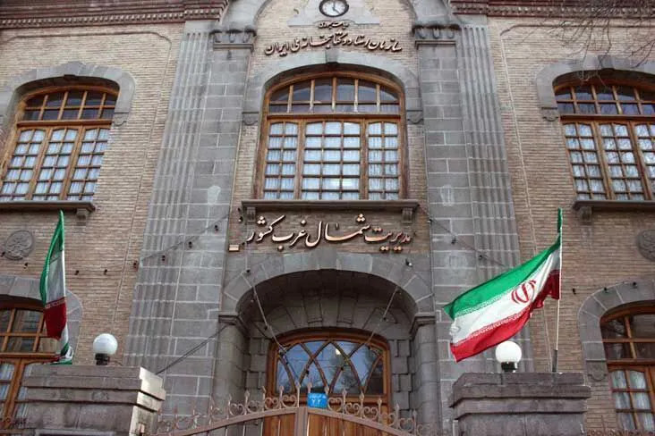اهدای ۲۵۰ سند دوره قاجار به مرکز اسناد منطقه شمال غرب