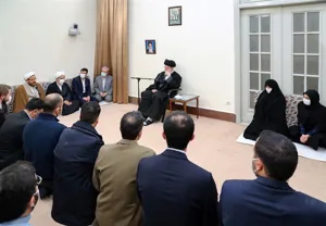 امام خامنه‌ای: مسئله پیشرفت علمی و عبور از مرزهای دانش نباید فراموش شود