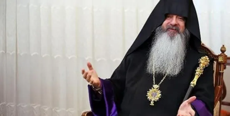 محکومیت توهین نشریه شارلی ابدو توسط خلیفه کل ارامنه آذربایجان/ صلح و صمیمیت بین پیروان ادیان در ایران باید الگوی جهانیان باشد