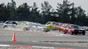 مسابقات اتومبیلرانی درگ در منطقه آزاد ارس برگزار شد