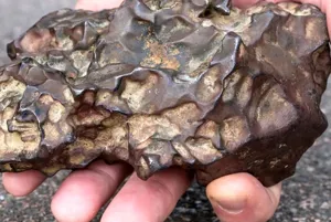 فروش شهاب‌سنگ‌های میلیاردی در تبریز