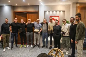 دفاع تمام قد زنوزی از مرد اسپانیایی