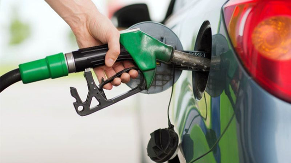 قیمت بنزین سهمیه‌ای تا پایان سال تغییر نخواهد کرد