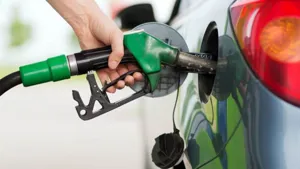 قیمت بنزین سهمیه‌ای تا پایان سال