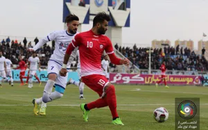 تیم فوتبال گسترش فولاد تبریز ، مقابل نفت تهران متوقف شد