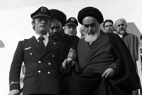 همراه با امام خمینی در روزهای منتهی به انقلاب؛ امروز دوازدهم بهمن، امام به ایران بازگشت