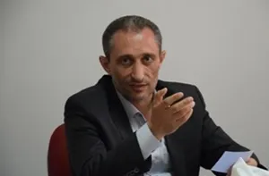 همه کارها را نباید دولتی کنیم/نبایدمسوولیت‌ها را به گردن یکدیگر بیندازیم