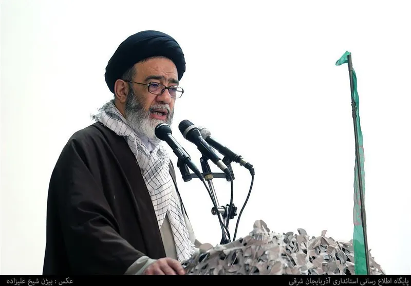 امام جمعه تبریز: ملت اجازه تغییر مسیر انقلاب را نمی دهد