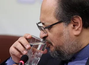 وزیر صنعت استعفا داد