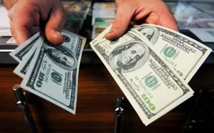 گزارشی از بازار : دلار را تا ۱۲ هزار و ۵۰۰ تومان می‌خرند