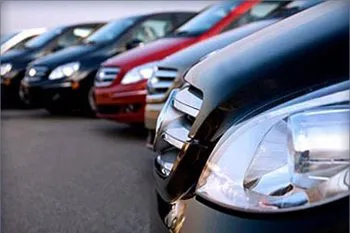 کاهش ۵۰ میلیون تومانی قیمت خودروهای وارداتی / قیمت خودروهای داخلی هم بین ۱.۵ تا ۱۲ میلیون تومان کاهش یافت