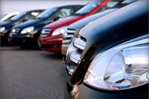 کاهش ۵۰ میلیون تومانی قیمت خودروهای وارداتی / قیمت خودروهای داخلی هم بین ۱.۵ تا ۱۲ میلیون تومان کاهش یافت