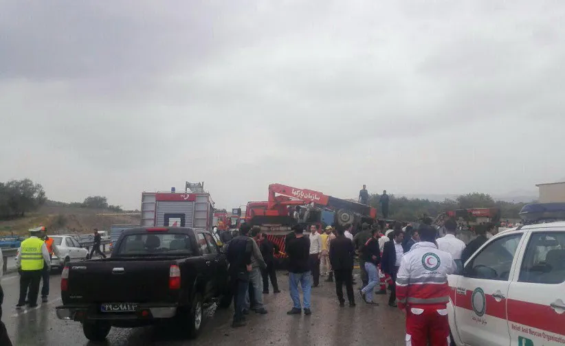 واژگونی اتوبوس در تبریز 2 کشته و 40 زخمی بر جا گذاشت