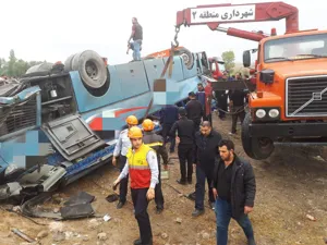 افزایش تعداد جان باخته‌های واژگونی اتوبوس دانش‌آموزان