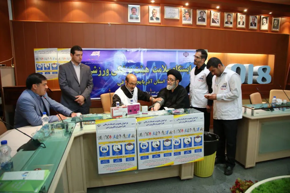 به مناسبت هفته تربیت‌بدنی، حضور سرزده امام جمعه تبریز در اداره کل ورزش و جوانان آذربایجان شرقی