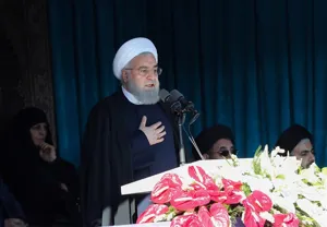 رئیس‌جمهور در خوی: در برابر آمریکا سر فرود نخواهیم آورد / نمی‌گذاریم مردم در تأمین کالاهای اساسی دچار مشکل شوند
