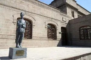 چشم طمع به ساختمان تنها موزه کاریکاتور ایران