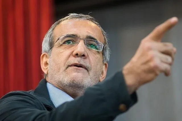 به جای حل مشکلات مردم به آن‌ها انگ نزنید