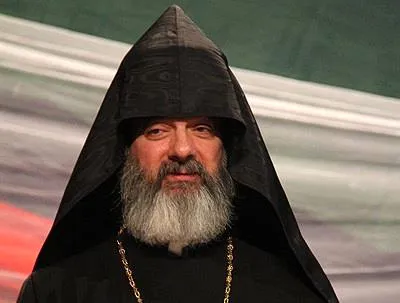 خلیفه گری ارامنه برای شرکت گسترده درراهپیمایی٢٢بهمن دعوت کرد