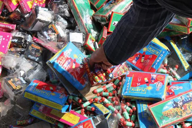 کشف ۲ میلیون عدد مواد محترقه خطرناک در تبریز