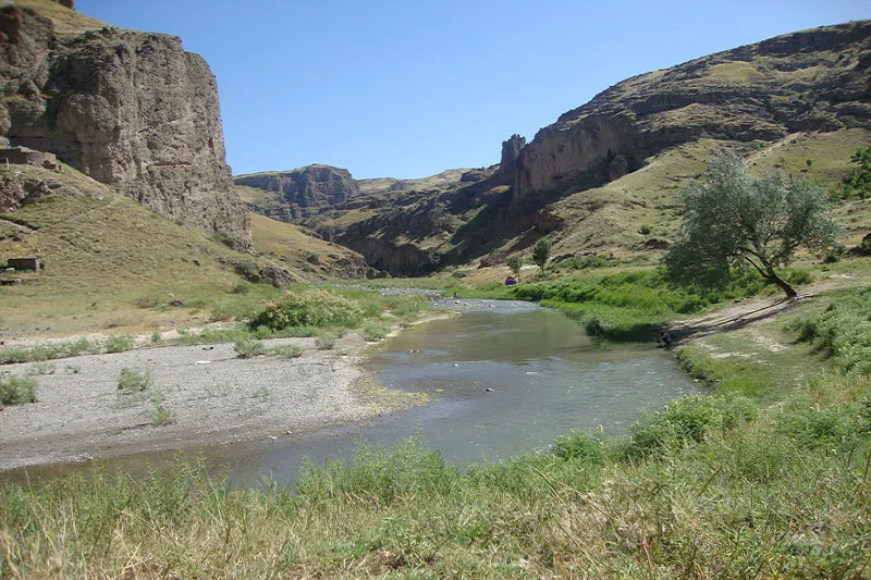 قلعه ضحاک هشترود منطقه شکار ممنوع اعلام شد