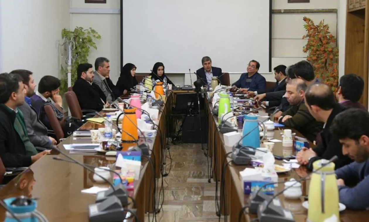 کارگزاران و فعالان روابط عمومی با بهره‌گیری از دانش و فنون روز حرکت کنند