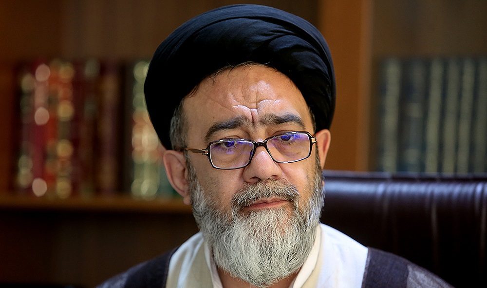مدیر دعوت‌کننده به ساده‌زیستی اول خودش عمل کند/ هشدار درباره تملق و چاپلوسی / فتنه 88 کشور را سال‌ها عقب برد/دنبال مچ‌گیری از مردم نباشیم