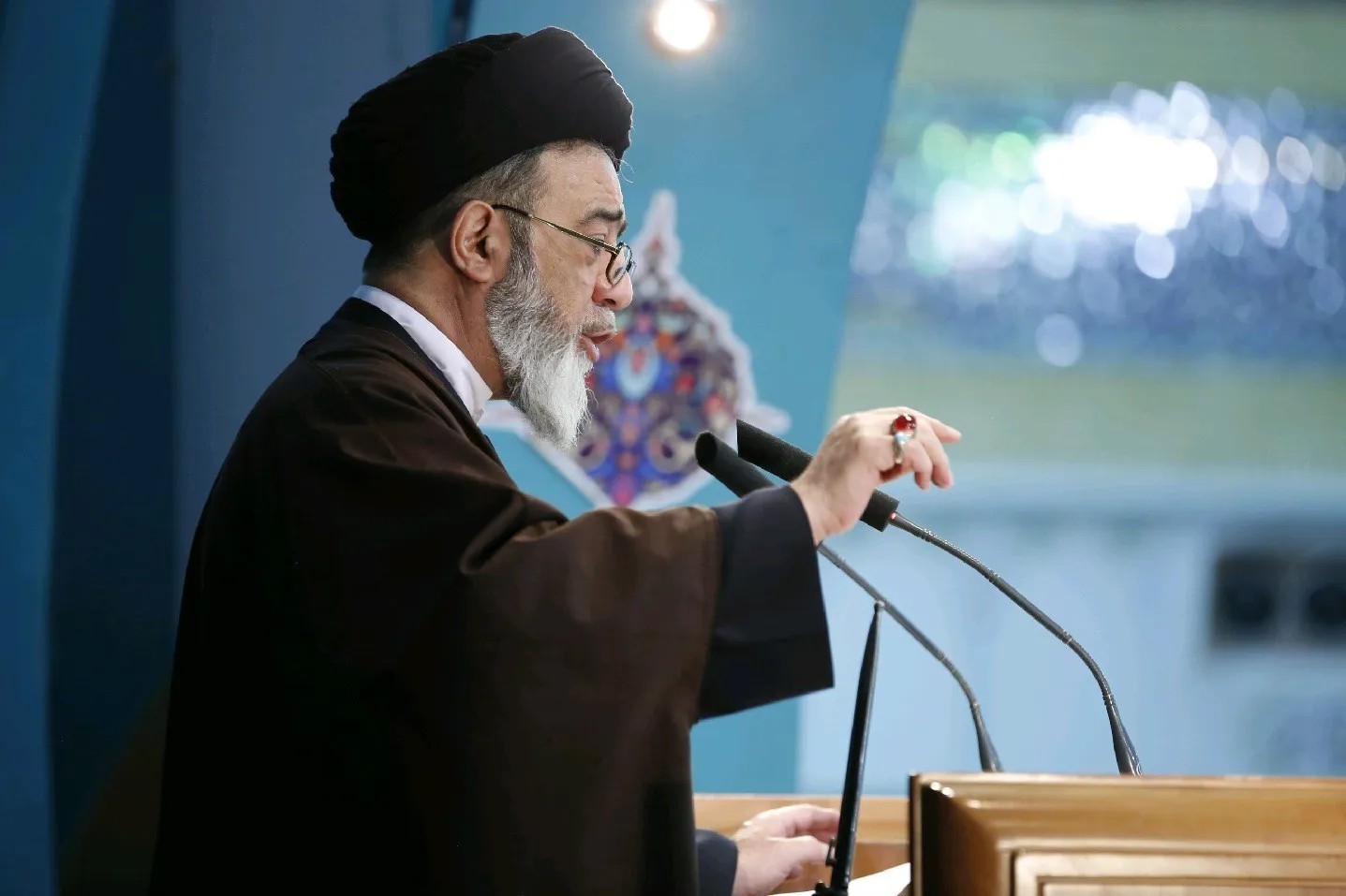 امام‌جمعه تبریز: خبرنگاران باید مطالبات مردمی را به مسئولان انتقال دهند