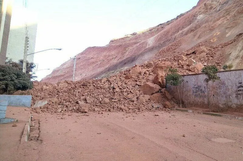 ریزش کوه در شهرک باغمیشه تبریز