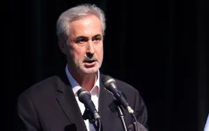استاندار آذربایجان‌شرقی خواستار برخورد با تماشاگرنماهای پرسپولیس شد