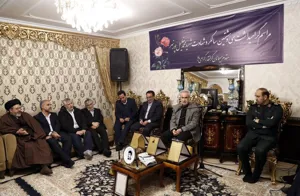 توطئه‌های شوم دشمنان را با حفظ وحدت نقش بر آب کنیم