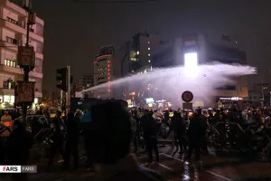 ناآرامی های تهران، کانون اصلی تجمعات در چهارراه ولیعصر و میدان انقلاب بود، وضعیت تهران نسبت به شب گذشته آرام‌‌تر بود