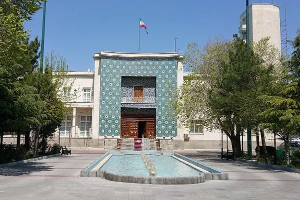 کدام کارمندان به اداره نمی روند؟