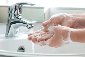 اضافه شدن قطعی آب به قحطی ماسک و ضدعفونی کننده‌ها در آذربایجان شرقی!
