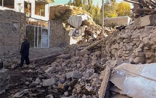 مناطق زلزله‌زده میانه و سراب، قبل از فصل سرما بازسازی می‌شود