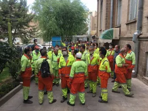 تجمع اعتراضی تعدادی از پاکبانان در عمارت شهرداری تبریز