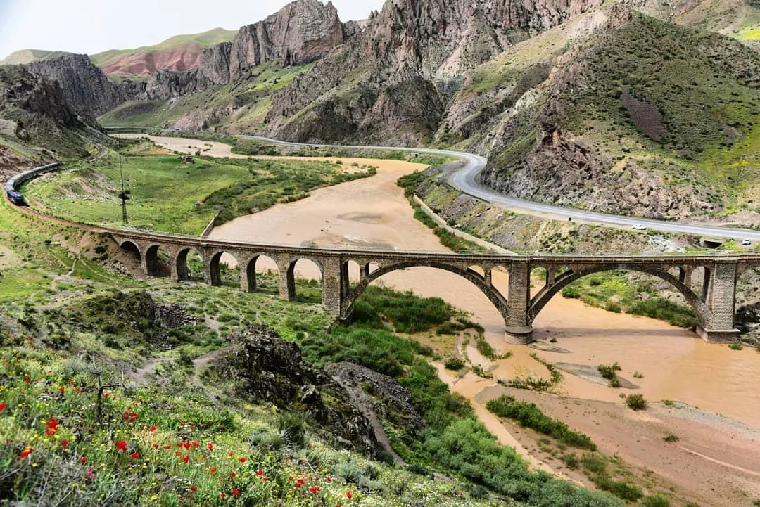 ابلاغ ثبت ملی ۲۳ اثر فرهنگی به استاندار آذربایجان‌شرقی